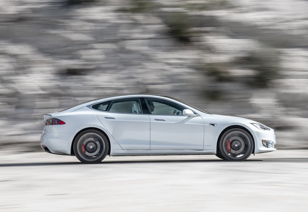 Tesla Model S - фото 6