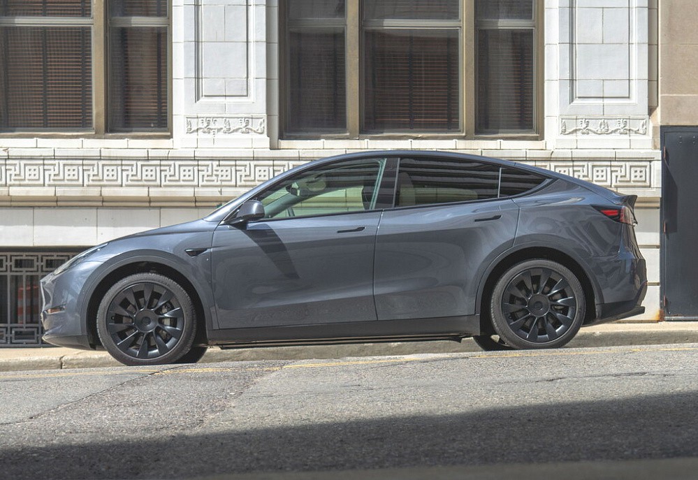 Tesla Model Y - фото 4