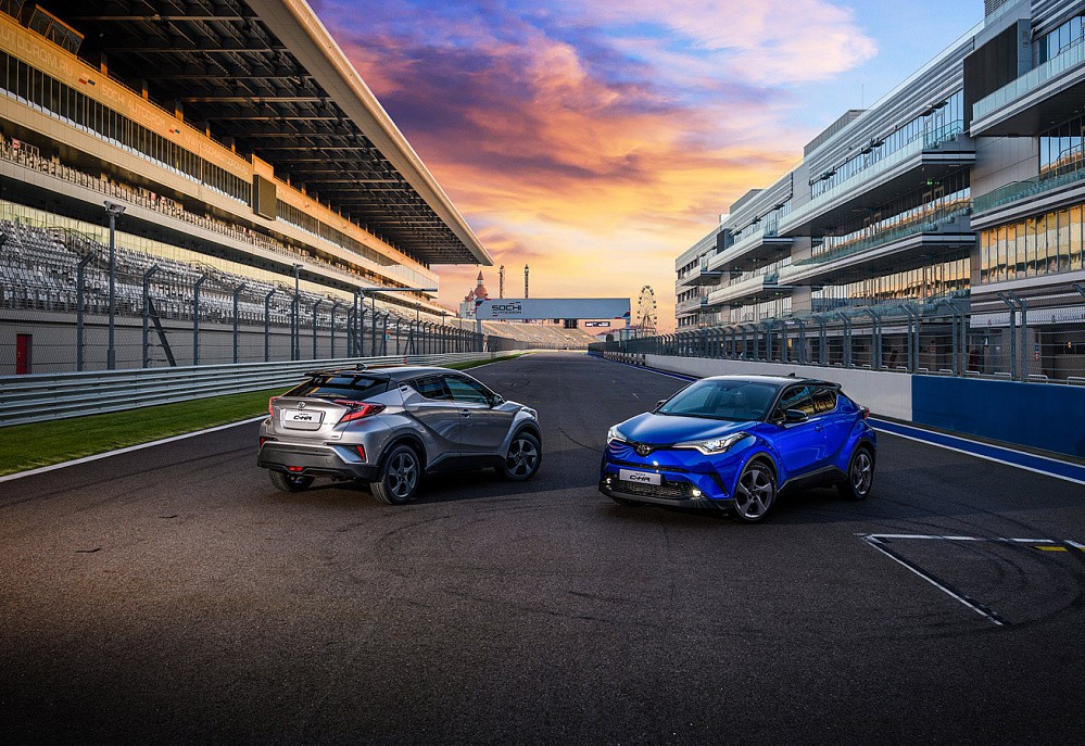 Toyota C-HR - фото 9