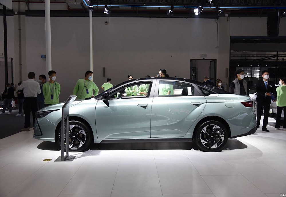 Geely Geometry G6 - фото 6