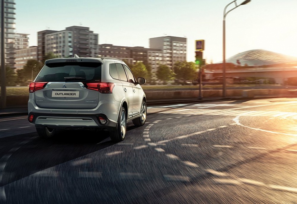 Mitsubishi Outlander - фото 3