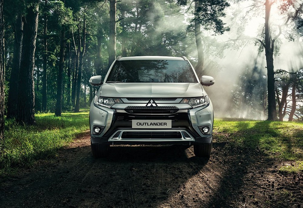 Mitsubishi Outlander - фото 1