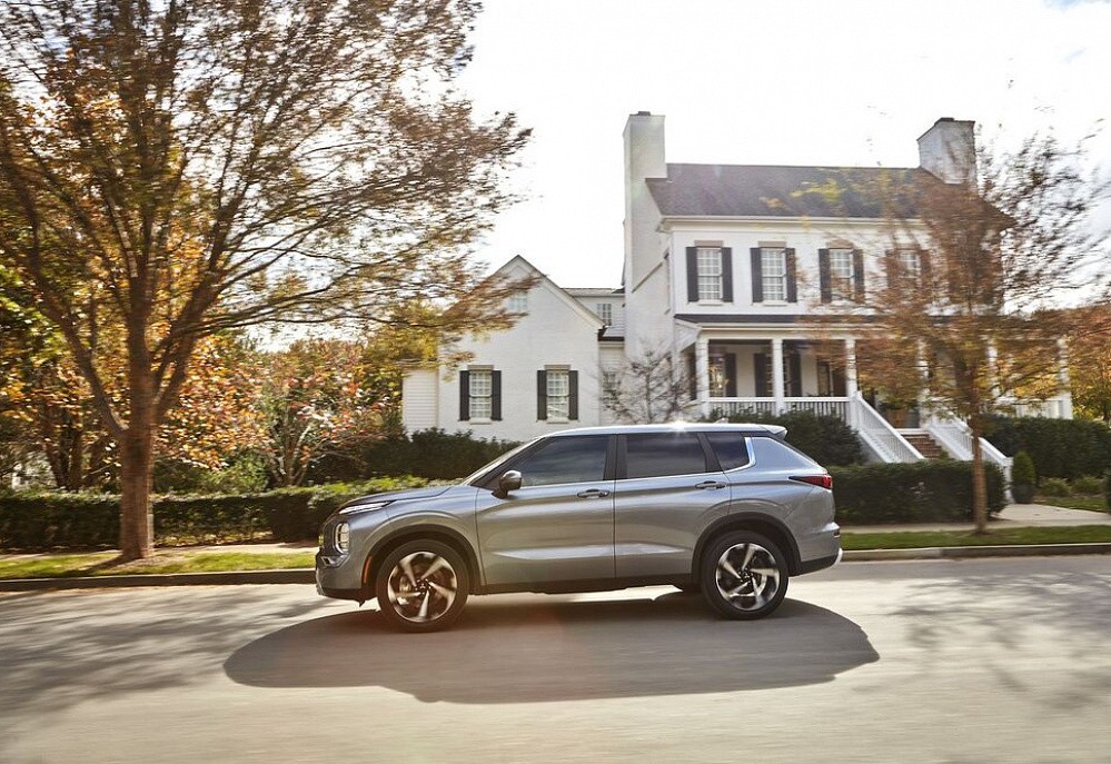 Mitsubishi Outlander 2022 - фото 7