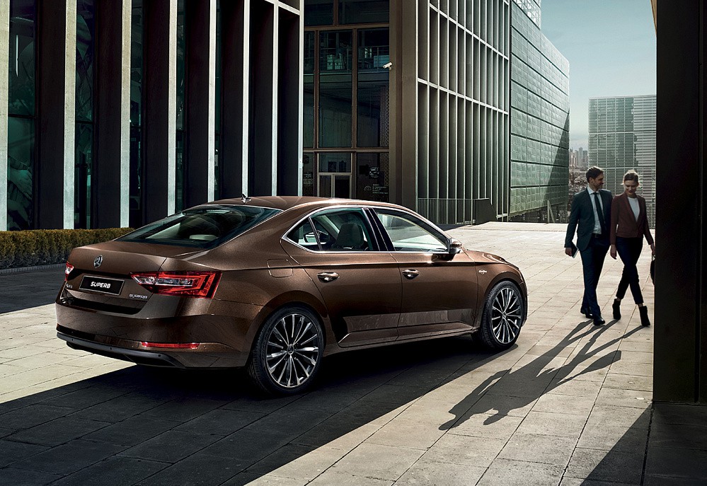 Skoda Superb Combi - фото 8