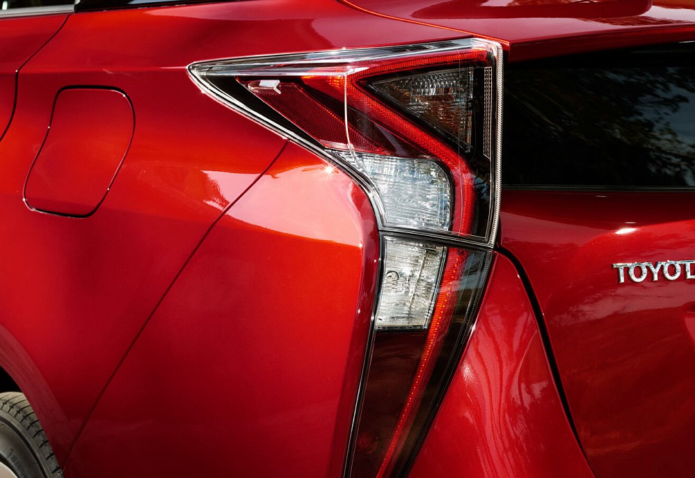 Toyota Prius - фото 1