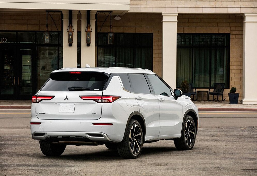 Mitsubishi Outlander 2022 - фото 12